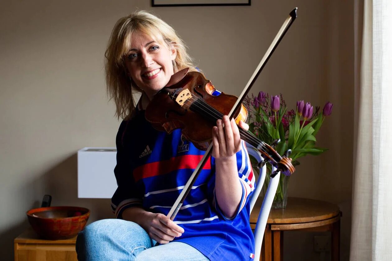 Lire la suite à propos de l’article Article Ouest France : ” Marina Chiche, visage de la musique classique, star du violon, fan de l’OM et des Bleus.”